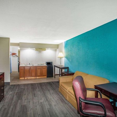 Days Inn By Wyndham Mobile I-65 Exterior foto