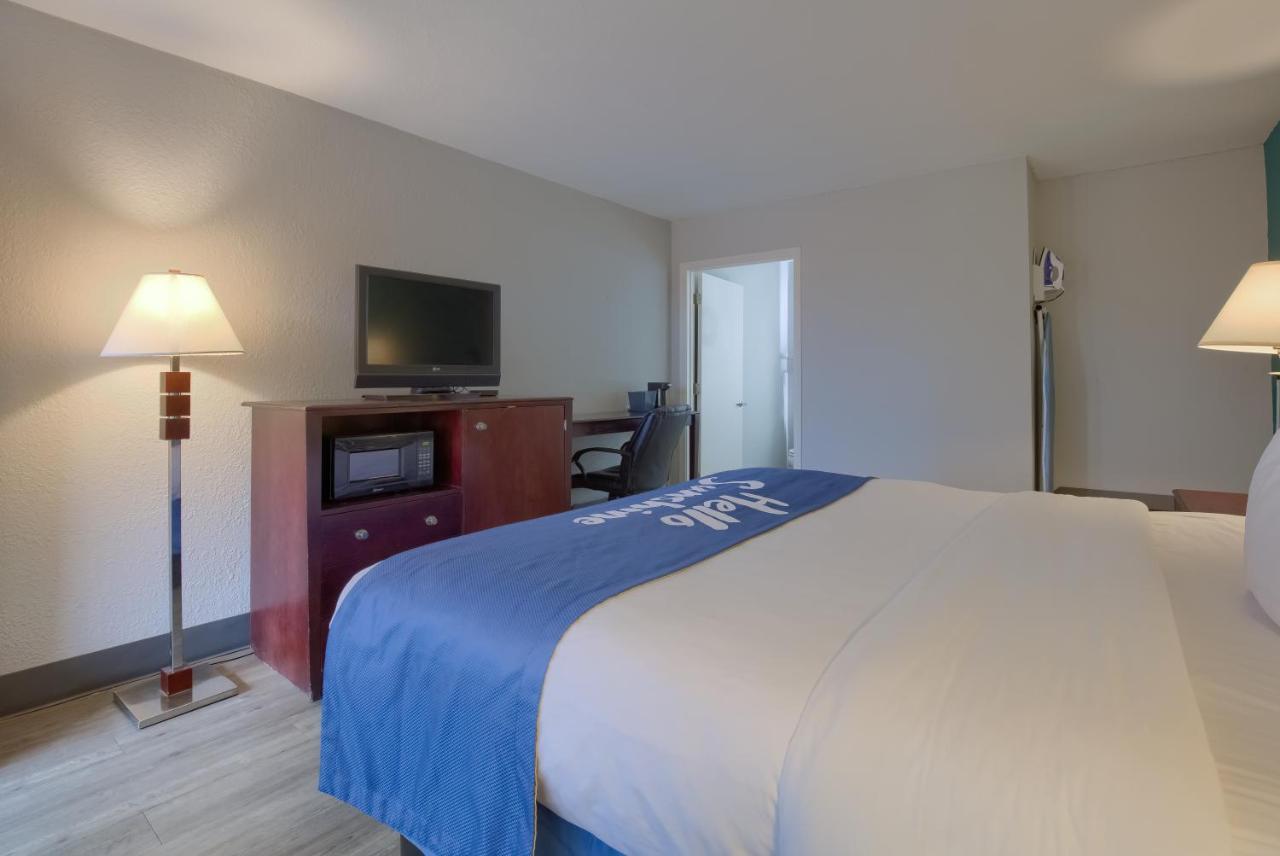 Days Inn By Wyndham Mobile I-65 Exterior foto