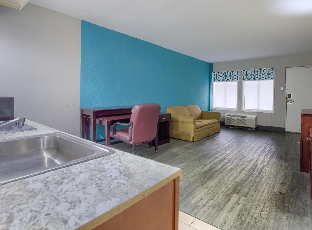 Days Inn By Wyndham Mobile I-65 Exterior foto