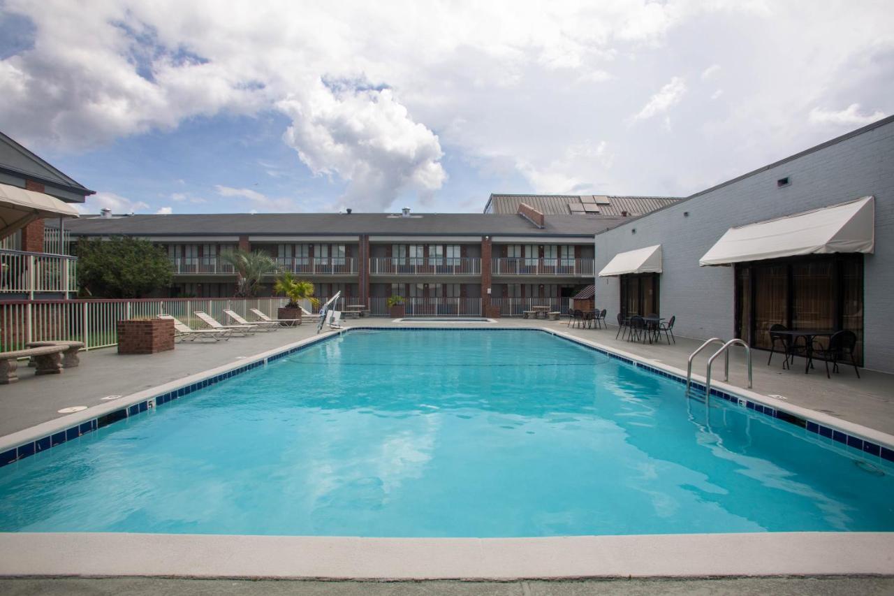 Days Inn By Wyndham Mobile I-65 Exterior foto