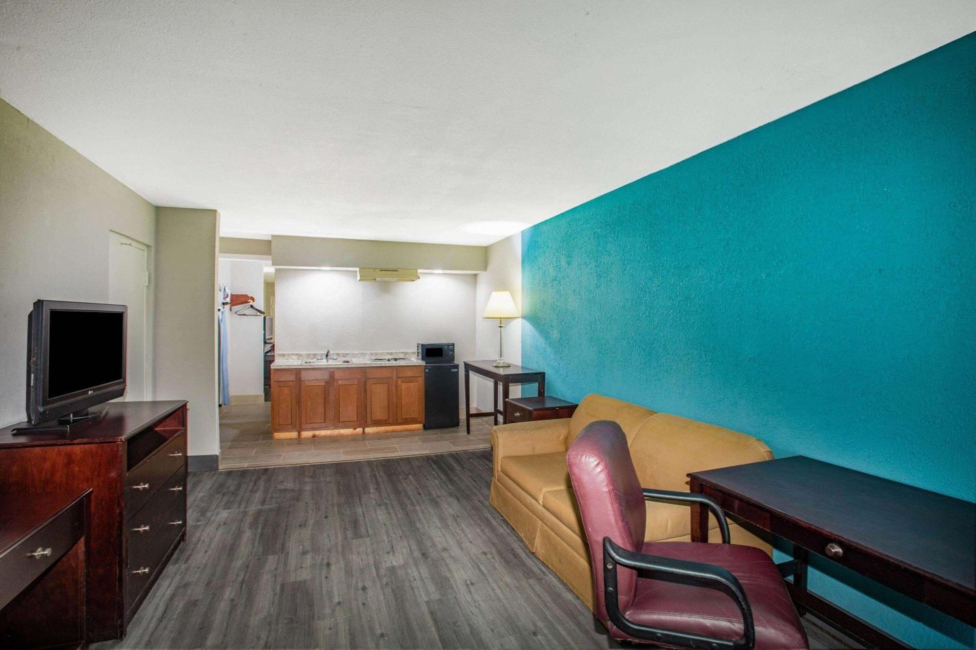 Days Inn By Wyndham Mobile I-65 Exterior foto