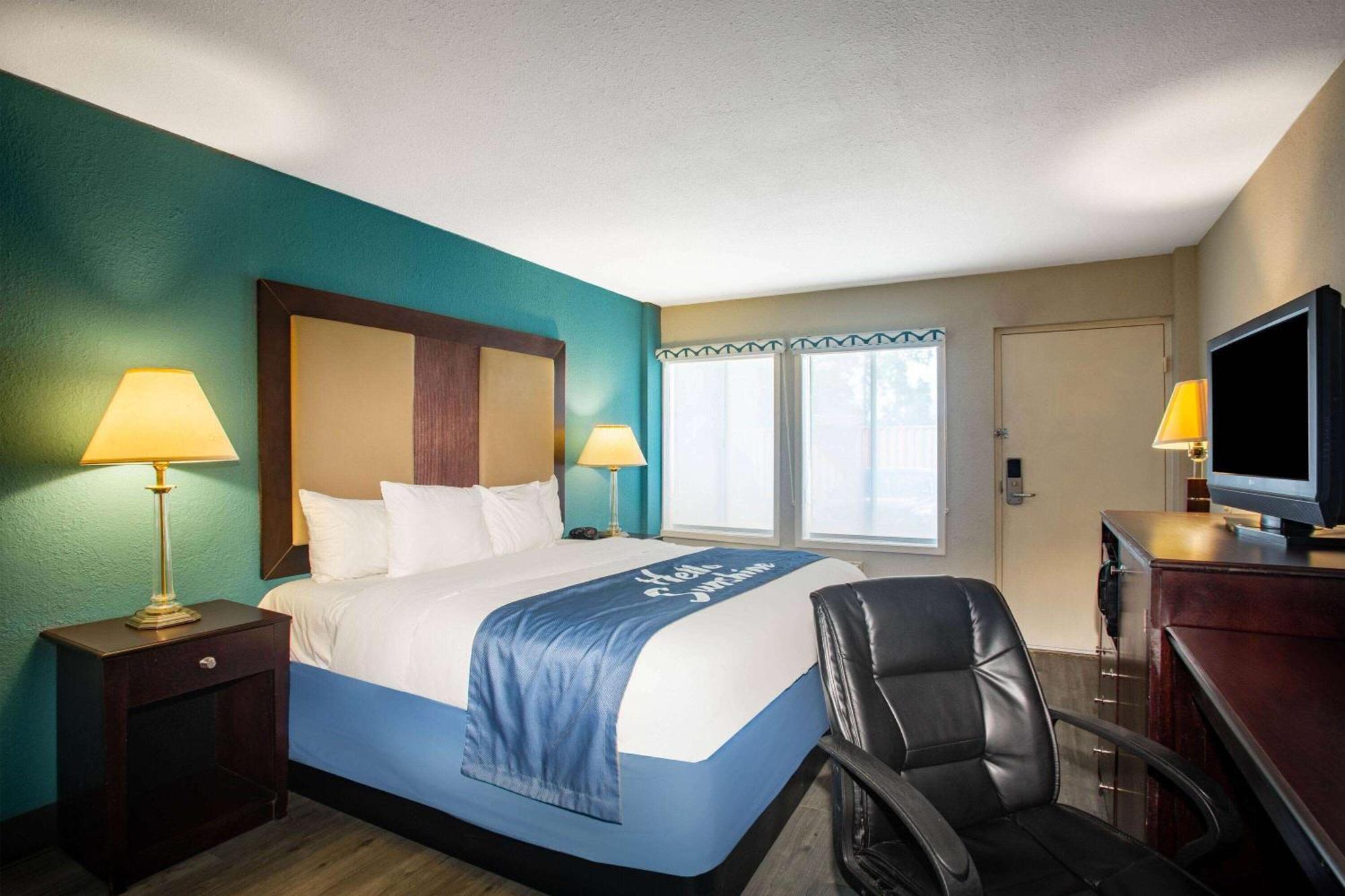 Days Inn By Wyndham Mobile I-65 Exterior foto