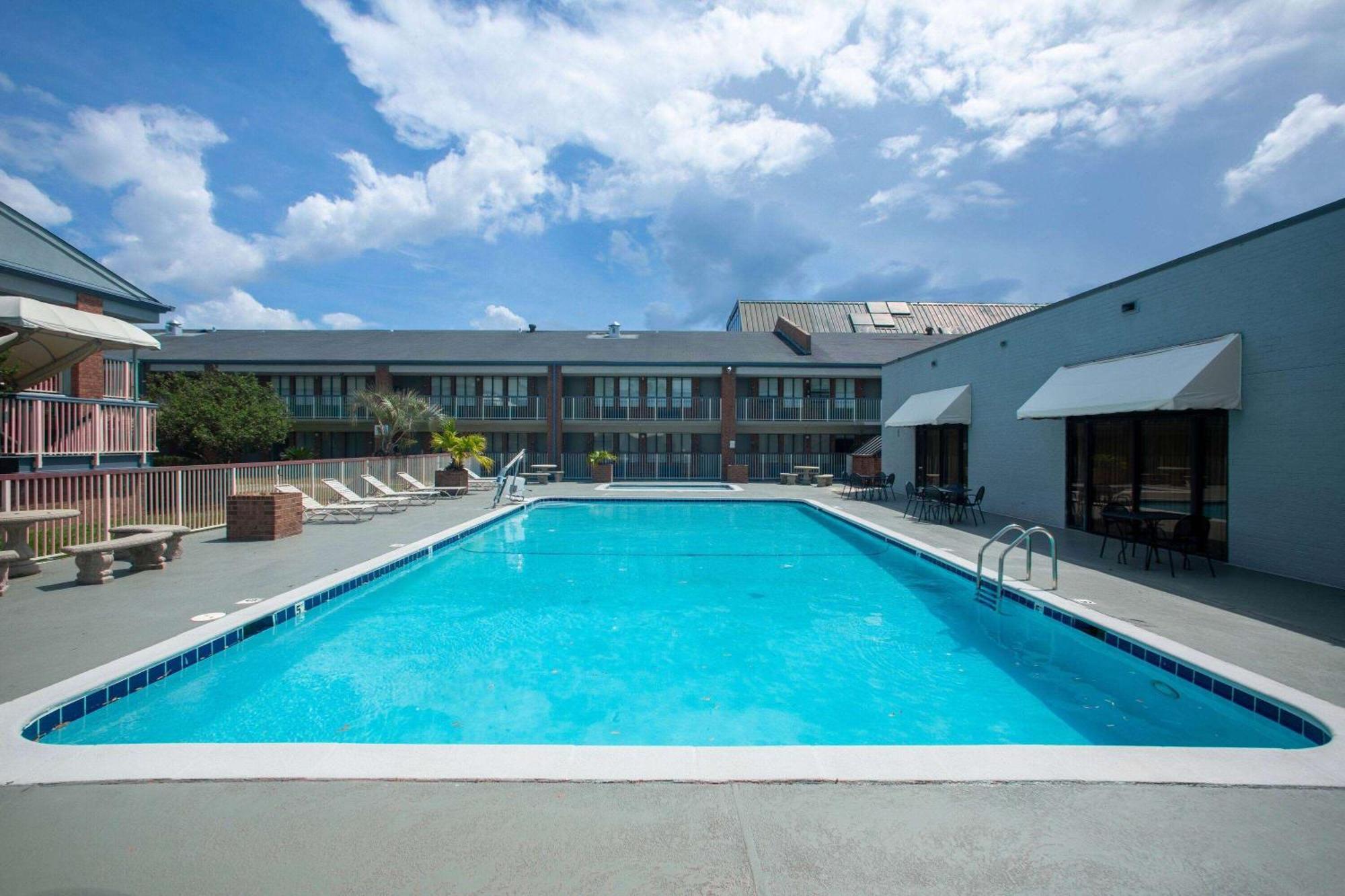 Days Inn By Wyndham Mobile I-65 Exterior foto